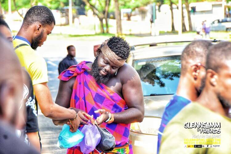 GlennSamm and Friends fete urchins on the street of Accra