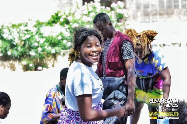 GlennSamm and Friends fete urchins on the street of Accra