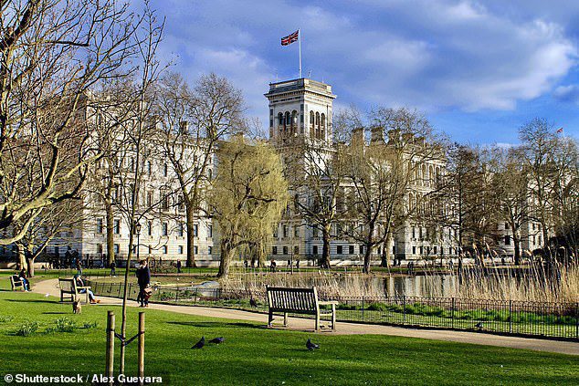 couple sex buckingham palace lockdown
