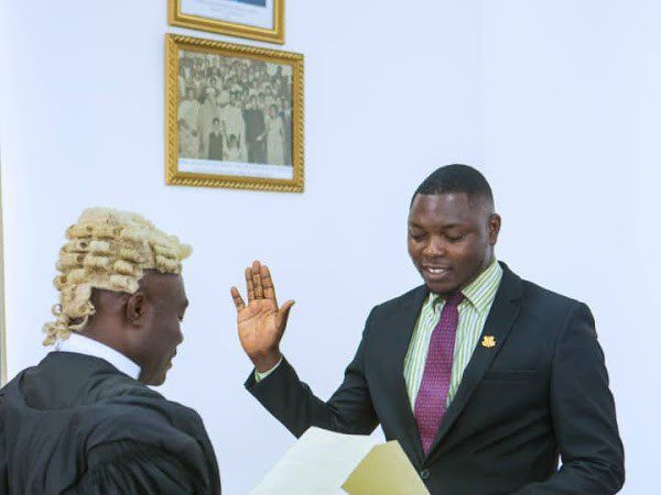 Exposed: Fauster Atta Mensah now scams as Professor John Vinzelts