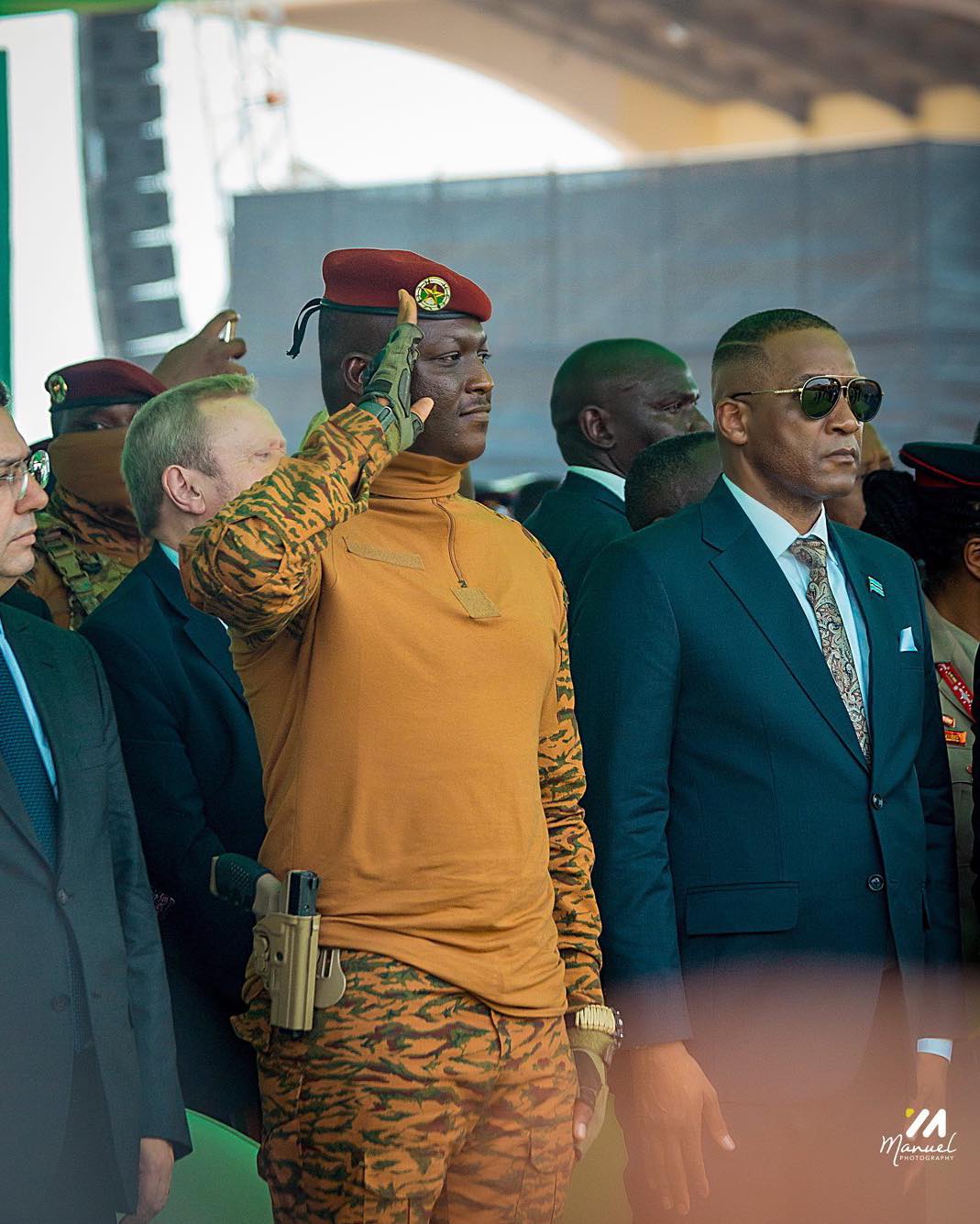 Burkina Faso’s Captain Ibrahim Traoré attended John Dramani Mahama’s swearing-in, stealing the show in Ghana with his symbolic presence.