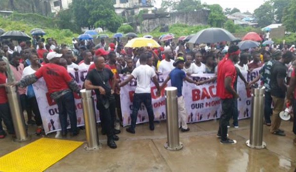 Liberians protest to demand return of missing millions