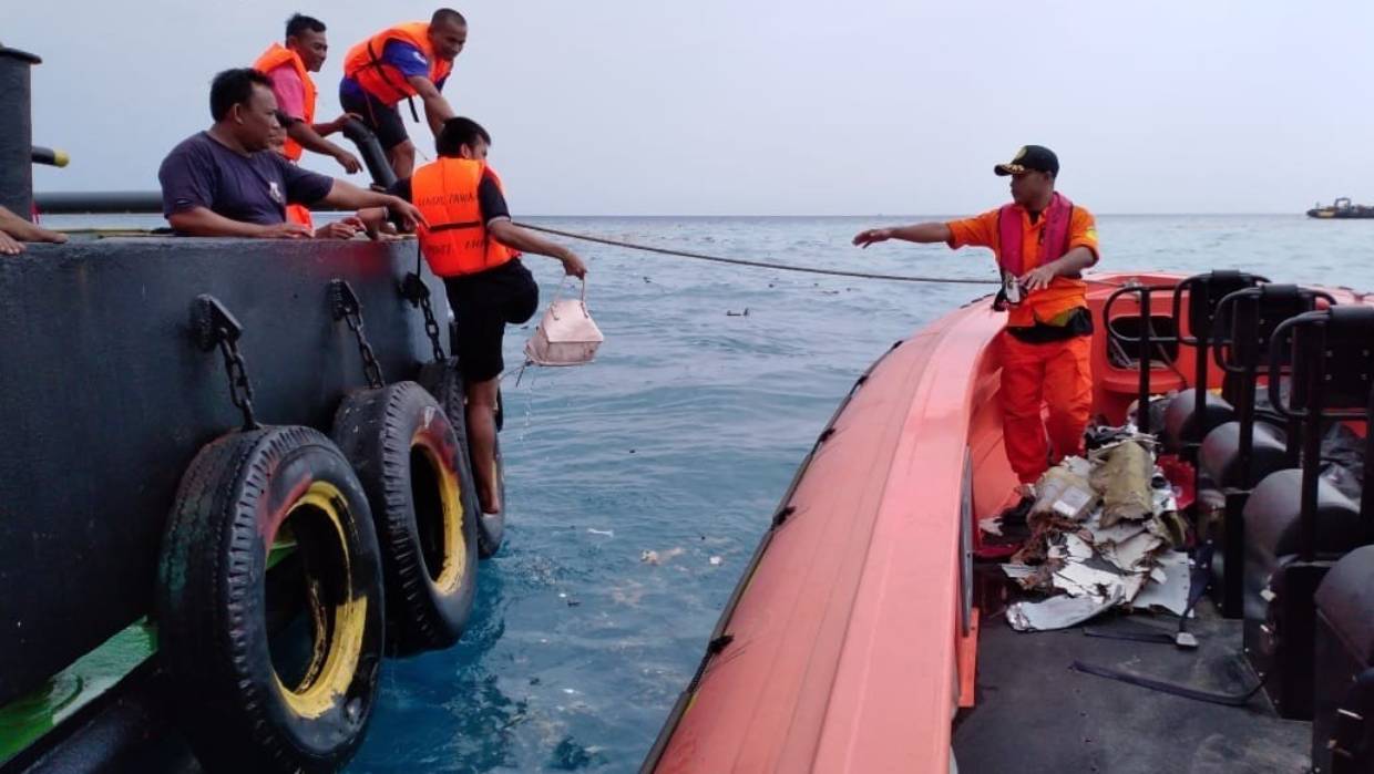 Lion Air plane crashes in Indonesia with 188 passengers, 6 bodies found