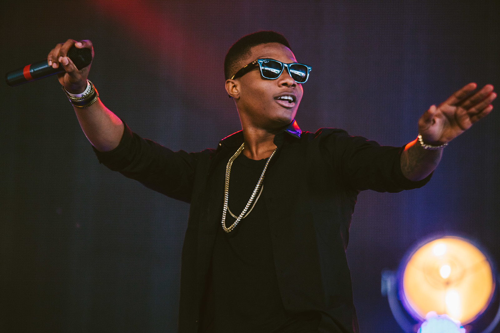 Wizkid apologises for performing in slippers at Glo concert